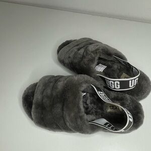 UGG 1095119 Fluff Yeah Slides US
9 Slippers - Charcoal